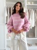 sweter-w-paski-carliss-pink-z-domieszka-weny